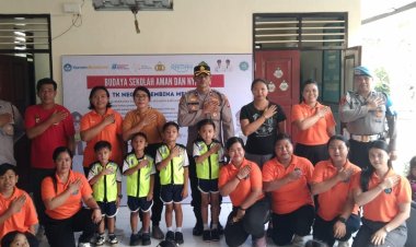 Polri Tanamkan  DiSiplin Sejak Dini, Kapolsek Melaya Lantik Polisi Cilik TK Negeri Pembina Melaya