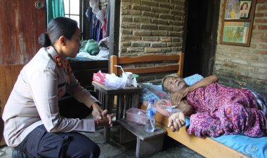 Wujud Kepedulian Kapolres Jembrana Kunjungi Warga Sakit  dalam Program Minggu Kasih