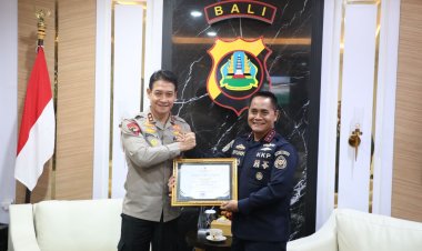Polda Bali Terima Penghargaan Internasional dari KKP RI Atas Keberhasilan Ungkap Kasus TOPI KM Awindo  2A